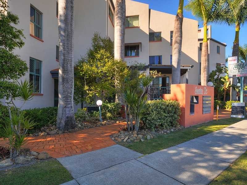 3/7 Robert Street, Labrador QLD 4215
