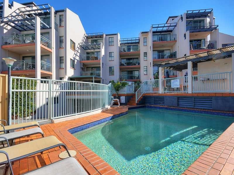 3/7 Robert Street, Labrador QLD 4215