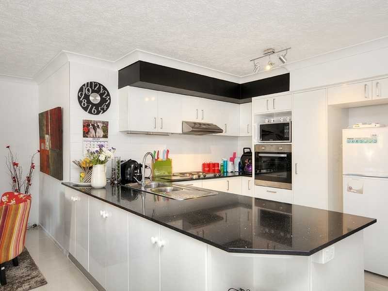 3/7 Robert Street, Labrador QLD 4215