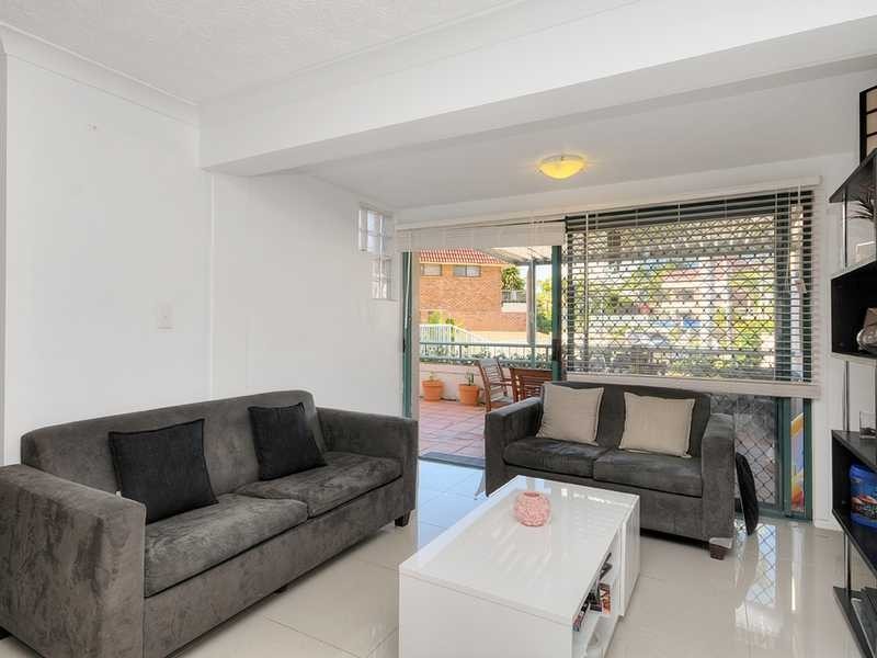 3/7 Robert Street, Labrador QLD 4215