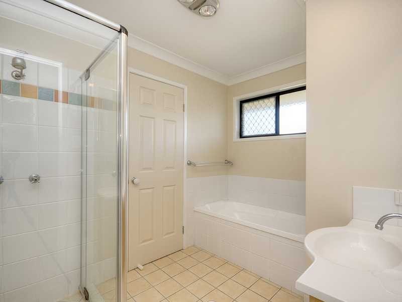 1/32 Bushgum Crt, Upper Coomera QLD 4209