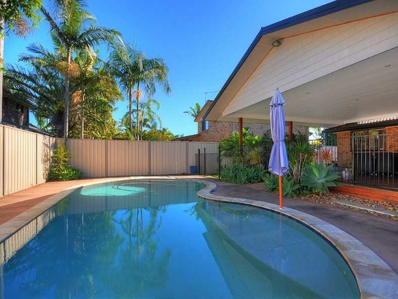 6 Seriema Street, Burleigh Waters QLD 4220