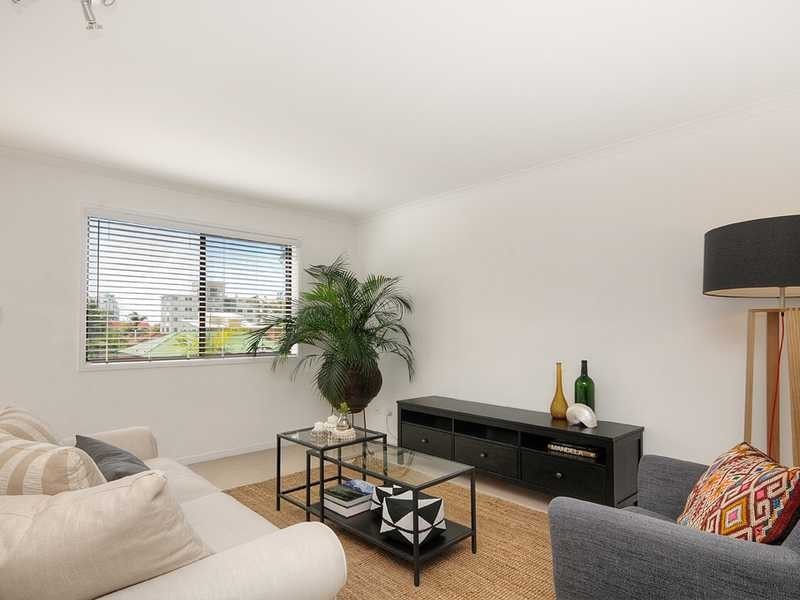 7/14 Brett Avenue, Labrador QLD 4215