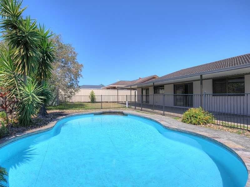 28 Redleaf Court, Burleigh Waters QLD 4220