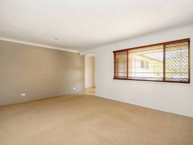 28 Redleaf Court, Burleigh Waters QLD 4220