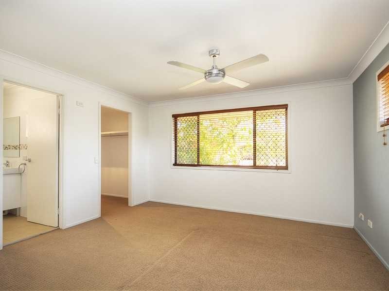 28 Redleaf Court, Burleigh Waters QLD 4220
