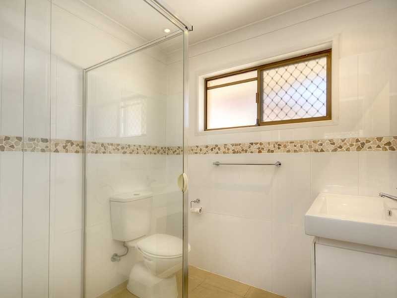 28 Redleaf Court, Burleigh Waters QLD 4220
