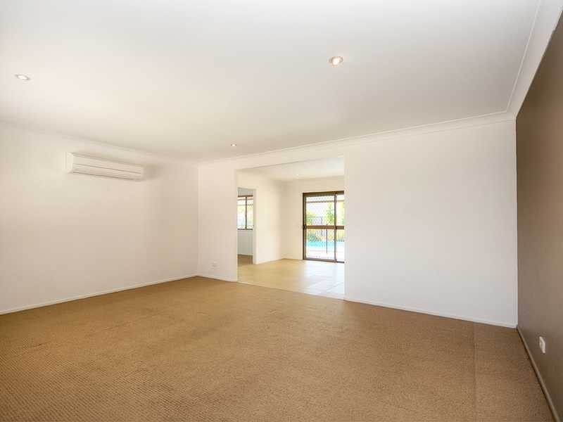 28 Redleaf Court, Burleigh Waters QLD 4220