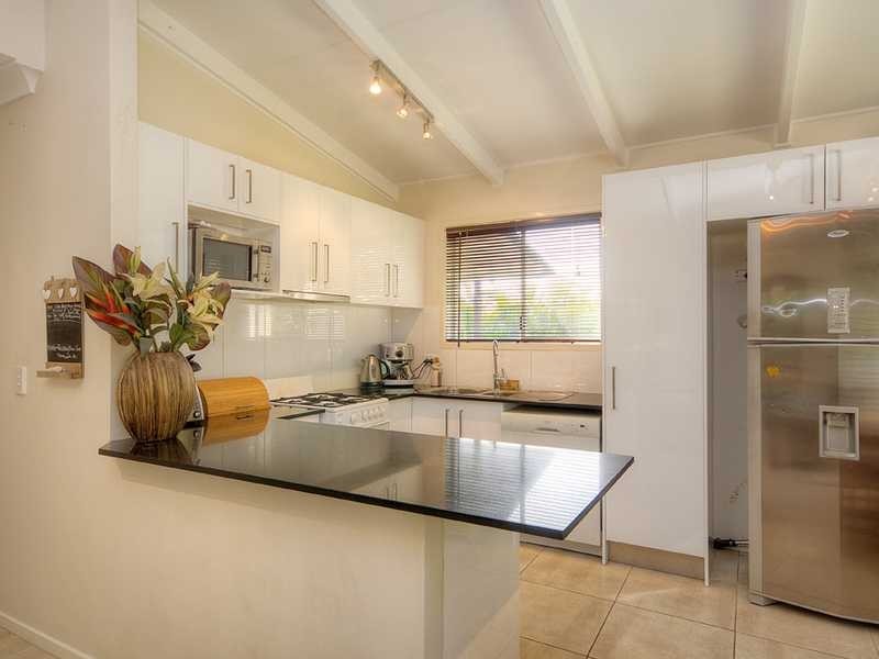 4 Wattle Street, Varsity Lakes QLD 4227