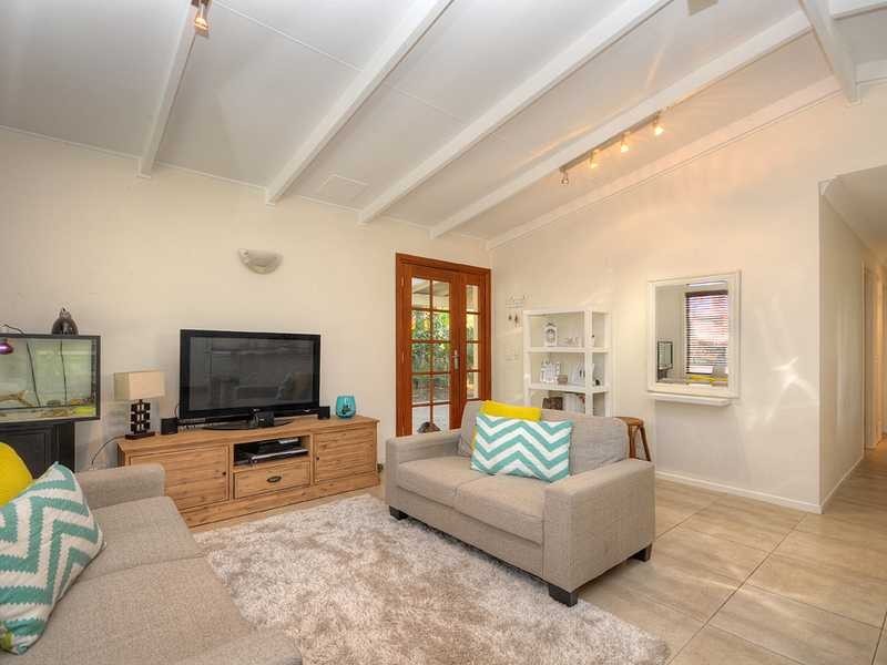 4 Wattle Street, Varsity Lakes QLD 4227