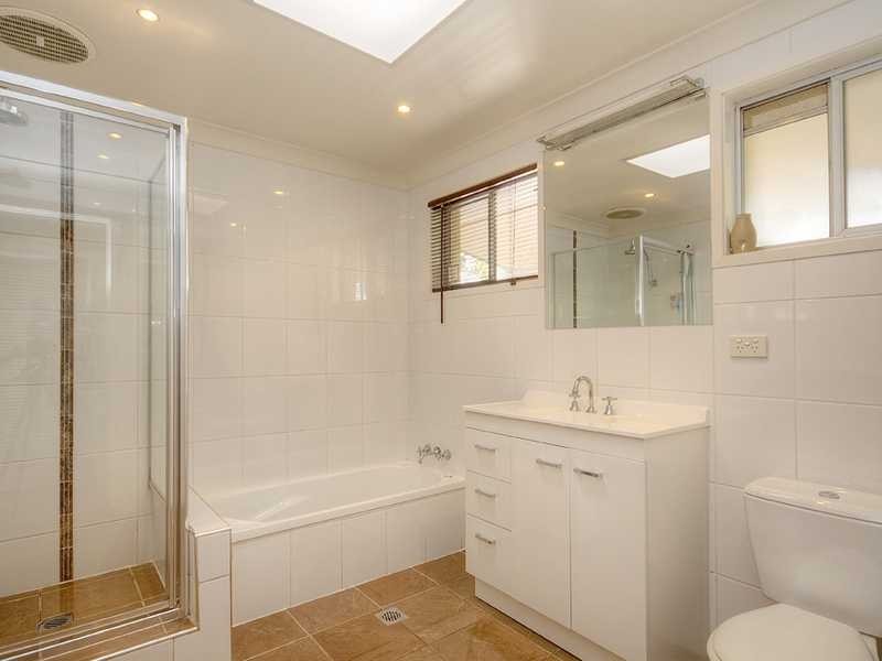 4 Wattle Street, Varsity Lakes QLD 4227