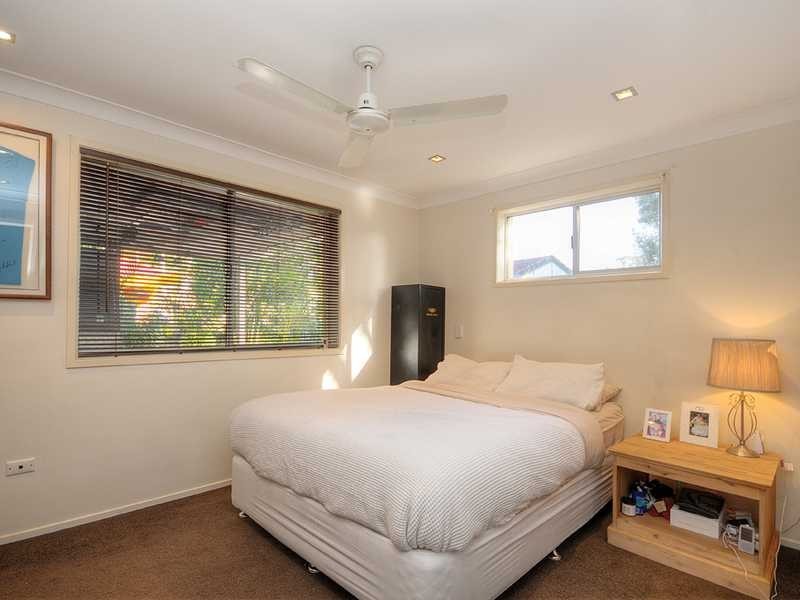 4 Wattle Street, Varsity Lakes QLD 4227