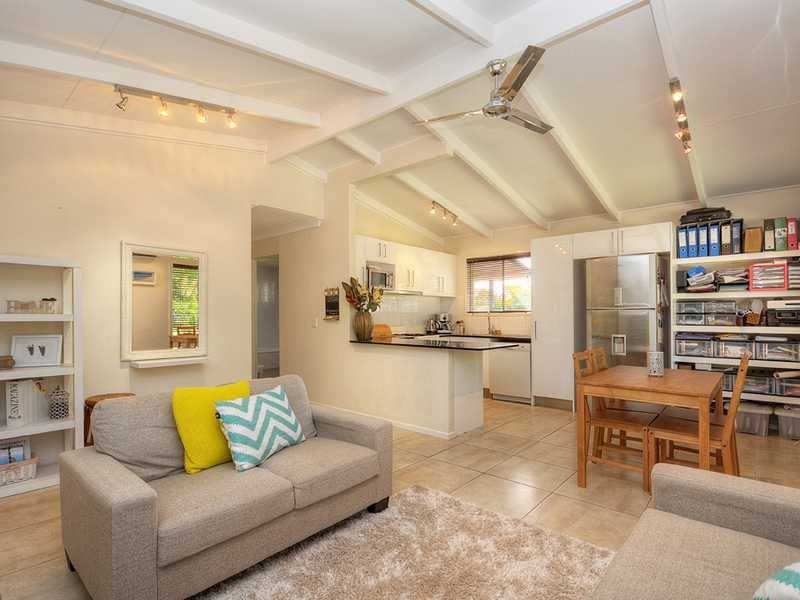 4 Wattle Street, Varsity Lakes QLD 4227