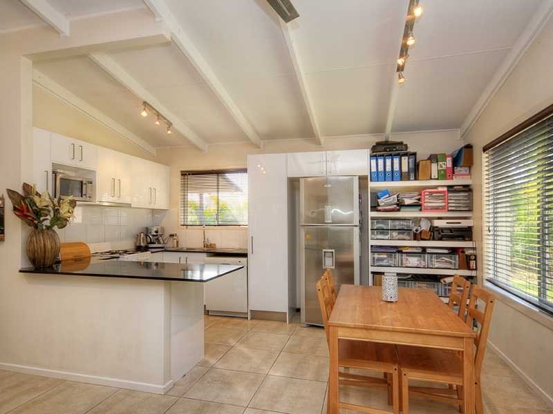 4 Wattle Street, Varsity Lakes QLD 4227