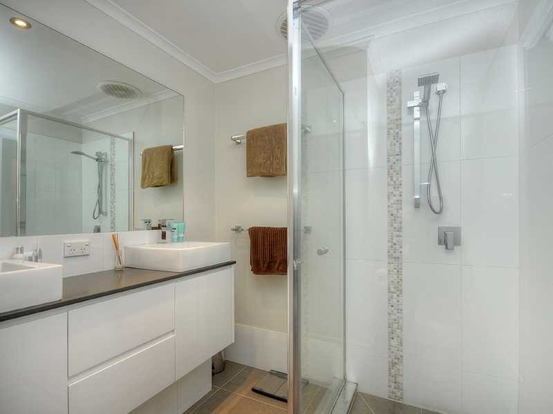 118 Whiting Street, Labrador QLD 4215