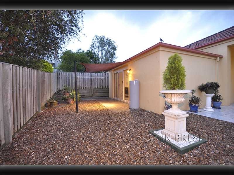 24 Hillridge Crescent, Varsity Lakes QLD 4227