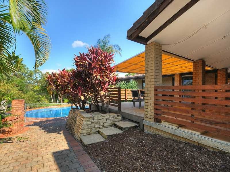 17 Armidale Crescent, Helensvale QLD 4212
