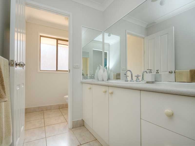 17 Armidale Crescent, Helensvale QLD 4212