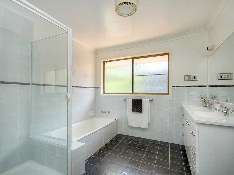 17 Armidale Crescent, Helensvale QLD 4212