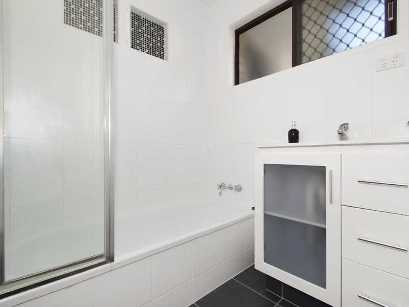 74 Monash Road, Tarragindi QLD 4121