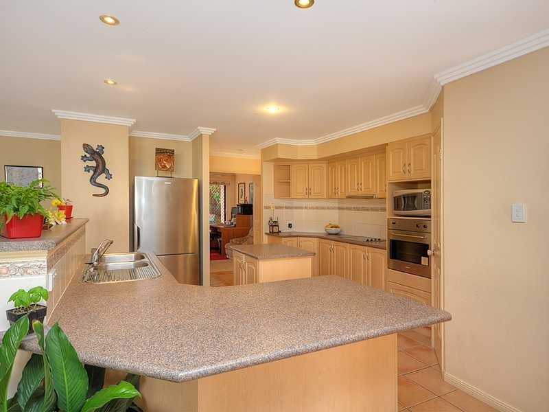 2 Marriott Way, Highland Park QLD 4211