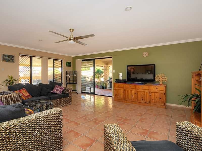 2 Marriott Way, Highland Park QLD 4211