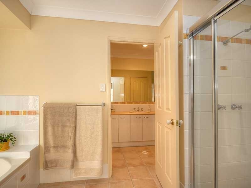 2 Marriott Way, Highland Park QLD 4211