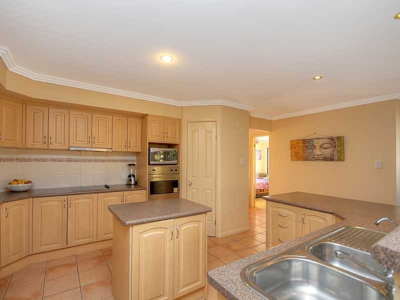 2 Marriott Way, Highland Park QLD 4211