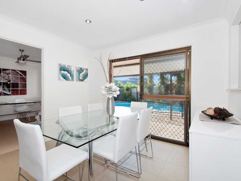28 Redleaf Court, Burleigh Waters QLD 4220