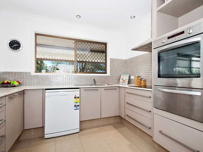 28 Redleaf Court, Burleigh Waters QLD 4220