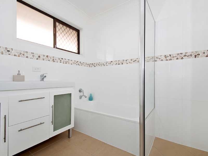 28 Redleaf Court, Burleigh Waters QLD 4220
