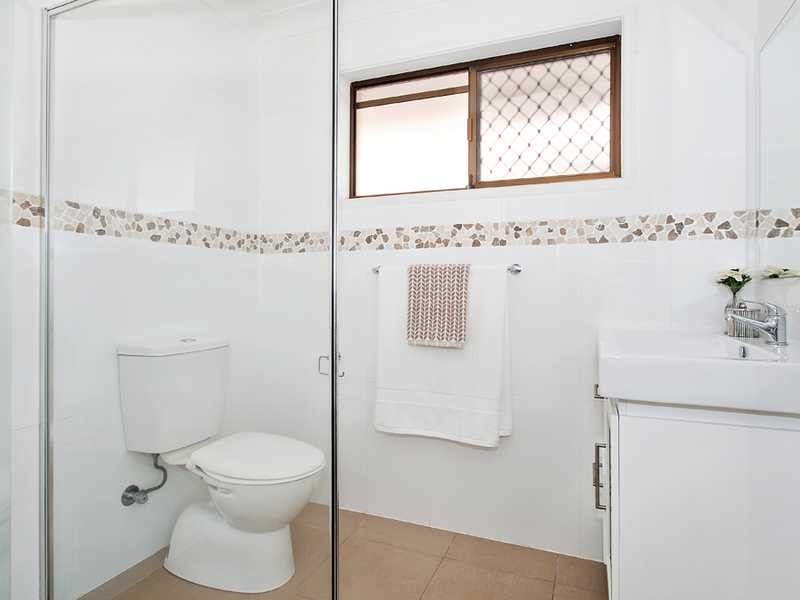 28 Redleaf Court, Burleigh Waters QLD 4220