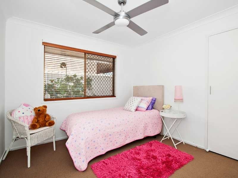 28 Redleaf Court, Burleigh Waters QLD 4220
