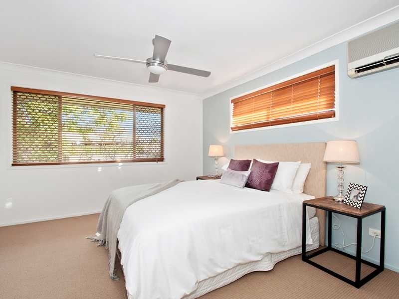 28 Redleaf Court, Burleigh Waters QLD 4220