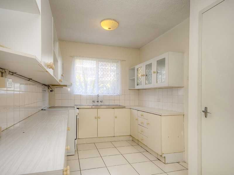 Unit/2/31 Frank Street, Labrador QLD 4215