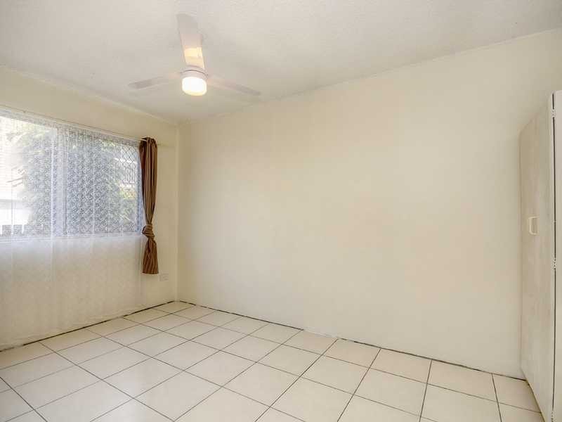 Unit/2/31 Frank Street, Labrador QLD 4215