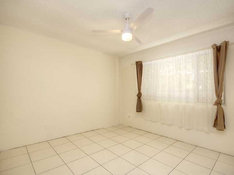Unit/2/31 Frank Street, Labrador QLD 4215