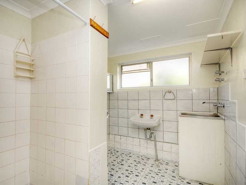 Unit/2/31 Frank Street, Labrador QLD 4215