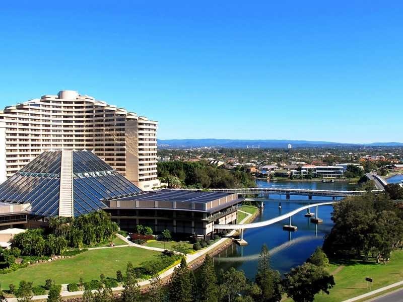 2/8 St Kilda Avenue, Broadbeach QLD 4218