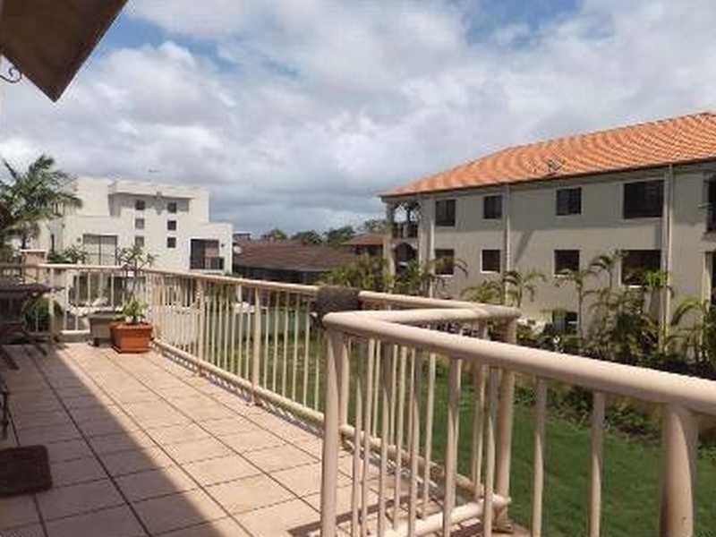 2/8 St Kilda Avenue, Broadbeach QLD 4218