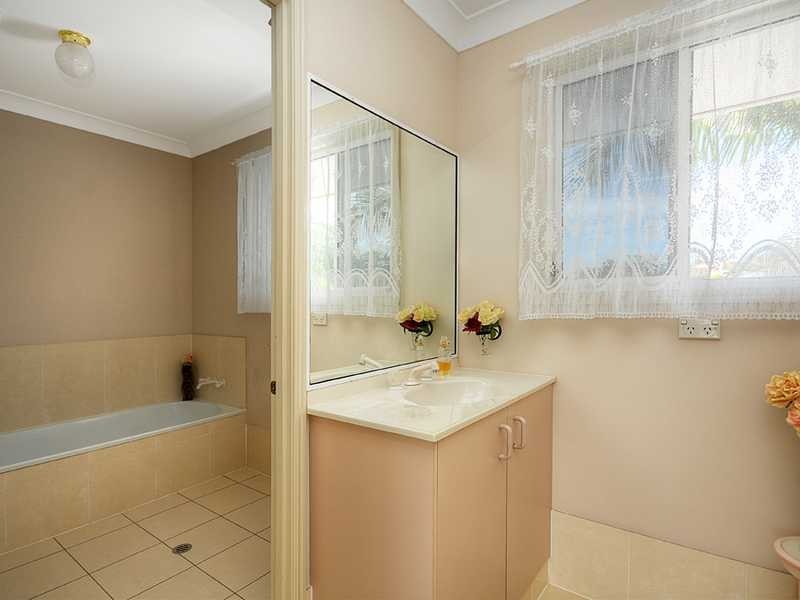 5 Ardrossan Place, Highland Park QLD 4211