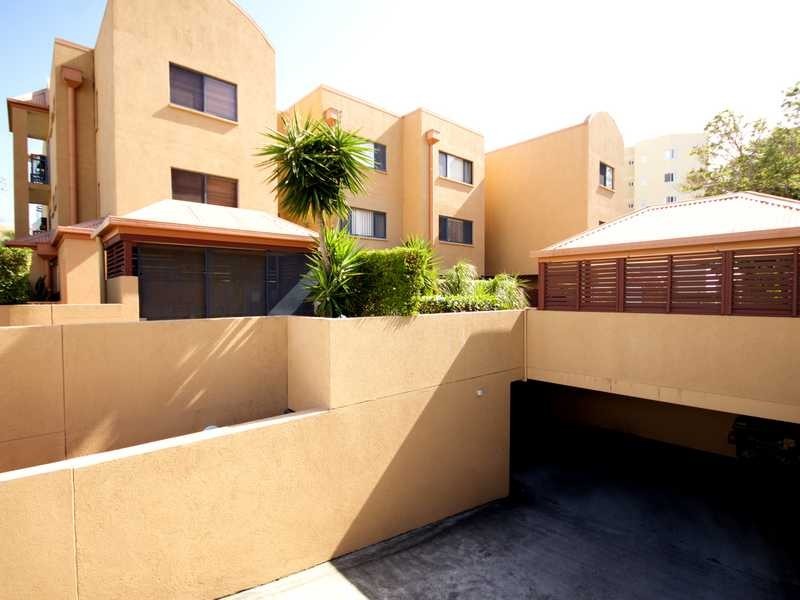 4/83 Brighton St, Biggera Waters QLD 4216
