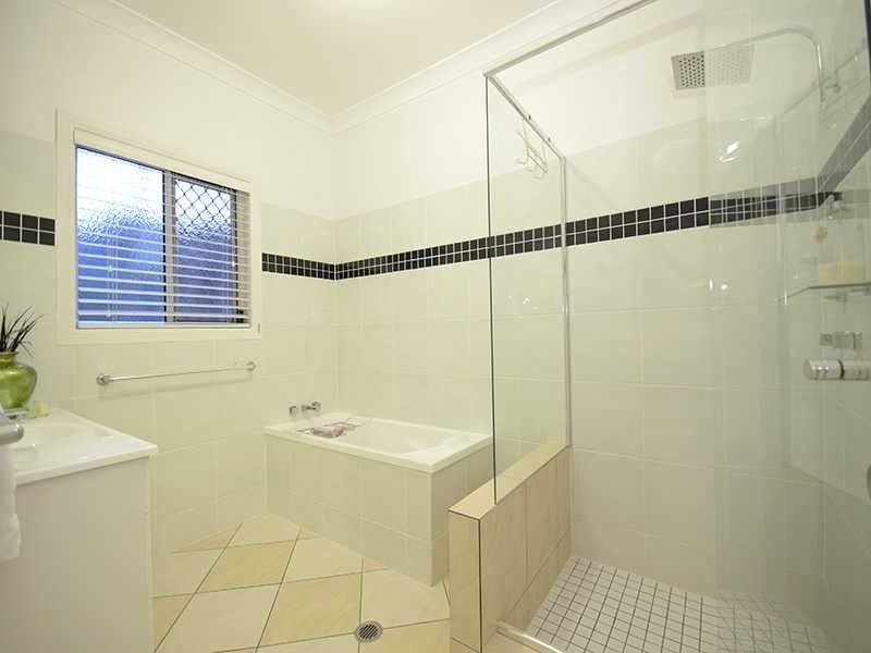 5 Allardyce Crescent, Pacific Pines QLD 4211