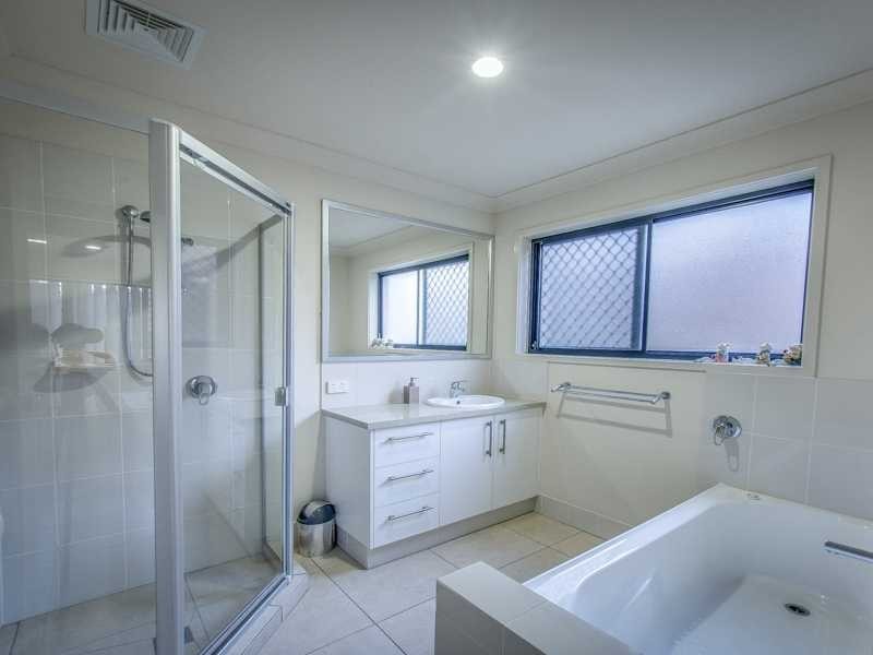 99 Roberts Drive, Maudsland QLD 4210