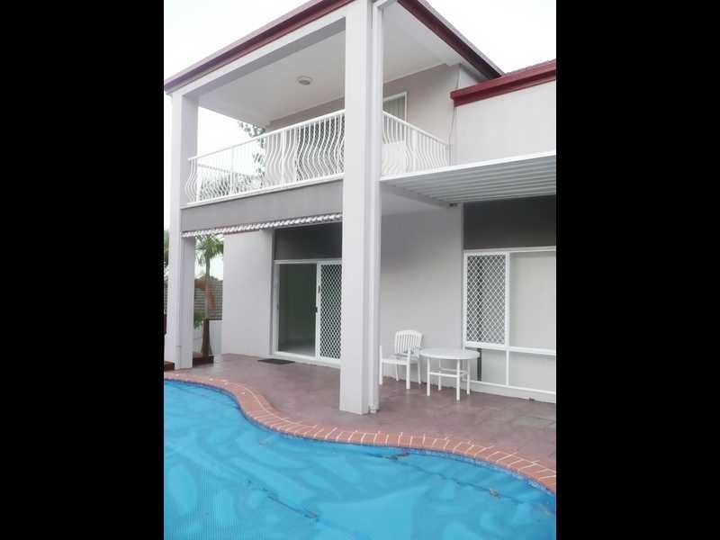 25 Gainsborough Drive, Varsity Lakes QLD 4227