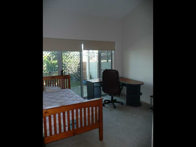 89 Ocean Parade, Burleigh Heads QLD 4220