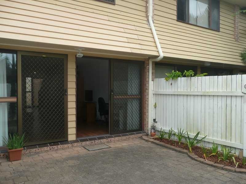 8/105 Christine Avenue, Burleigh Waters QLD 4220