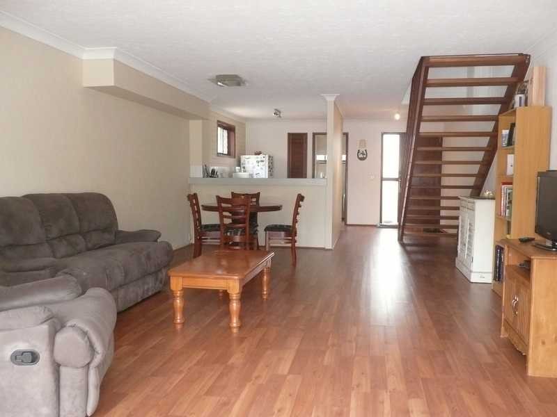 8/105 Christine Avenue, Burleigh Waters QLD 4220