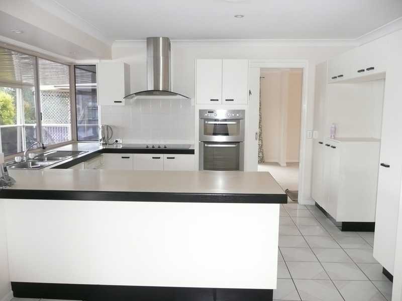 11 Silvabank Drive, Varsity Lakes QLD 4227