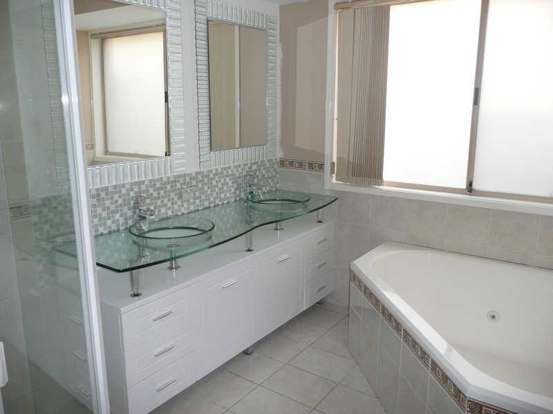 11 Silvabank Drive, Varsity Lakes QLD 4227